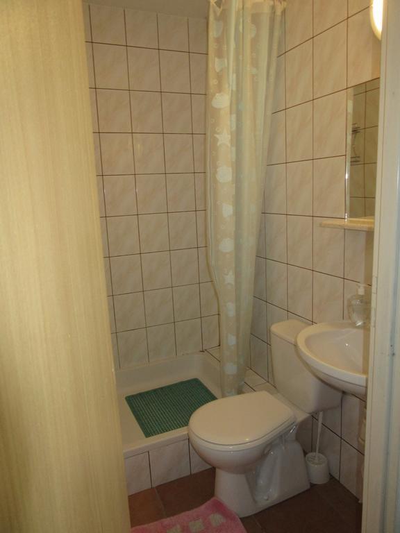 Gospodarstwo Agroturystyczno-Edukacyjne Gratka Celiny  Exteriör bild
